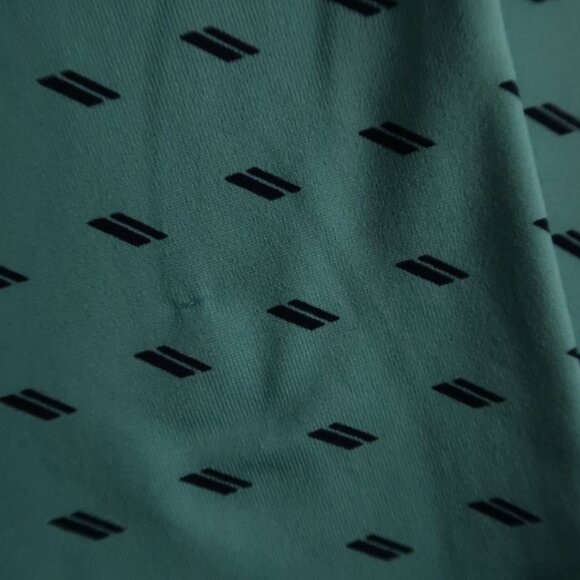 Under Armour Aqua Pattern The Playoff Polo (L) OMG! ⛳️ - Picture 7 of 10